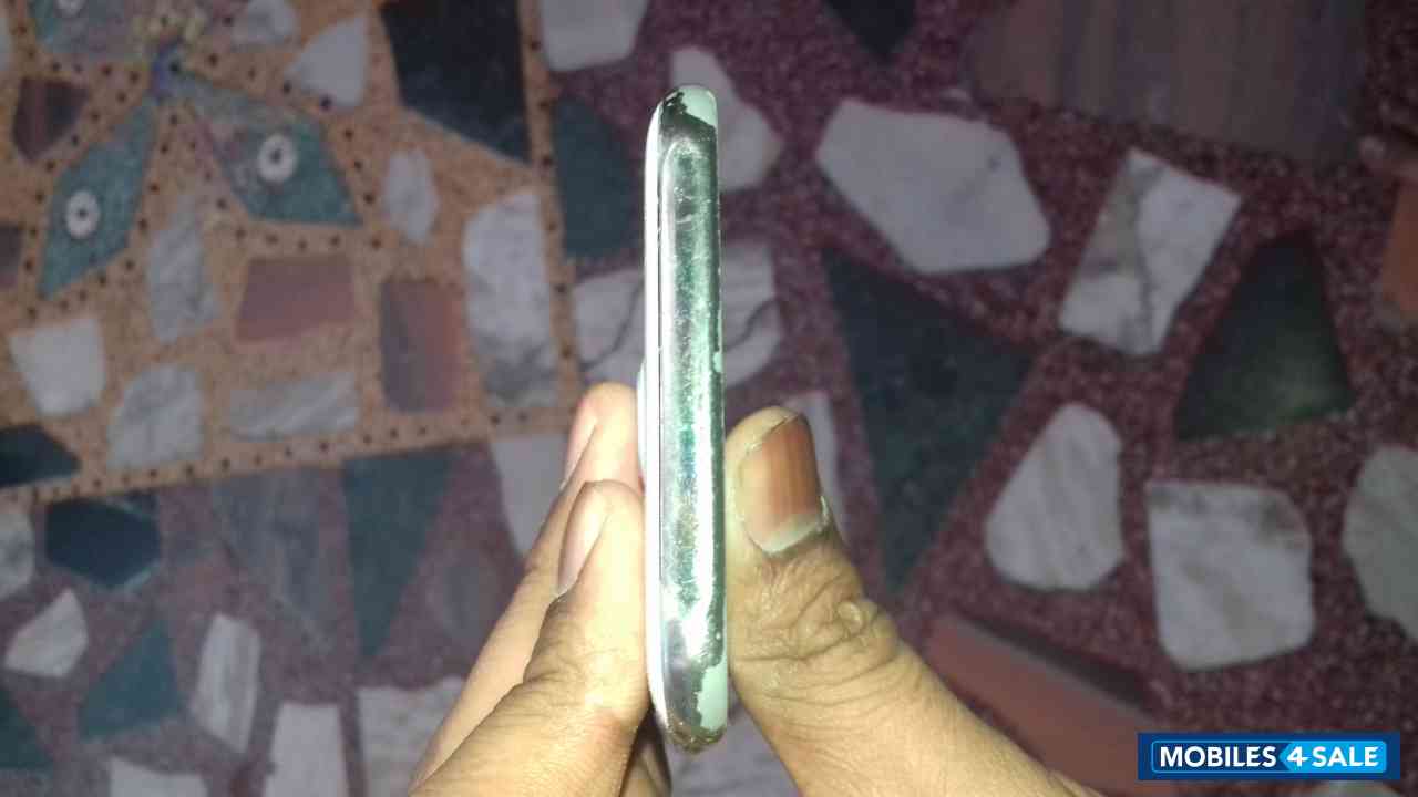 White Samsung Galaxy J5