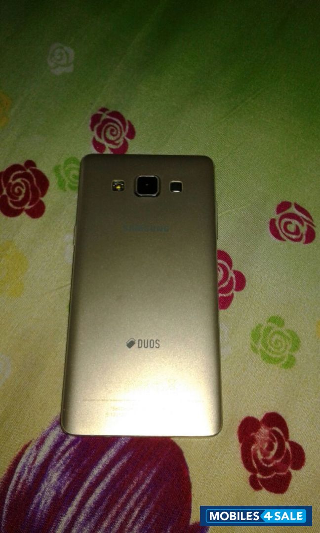 Gold Samsung Galaxy A5 2016