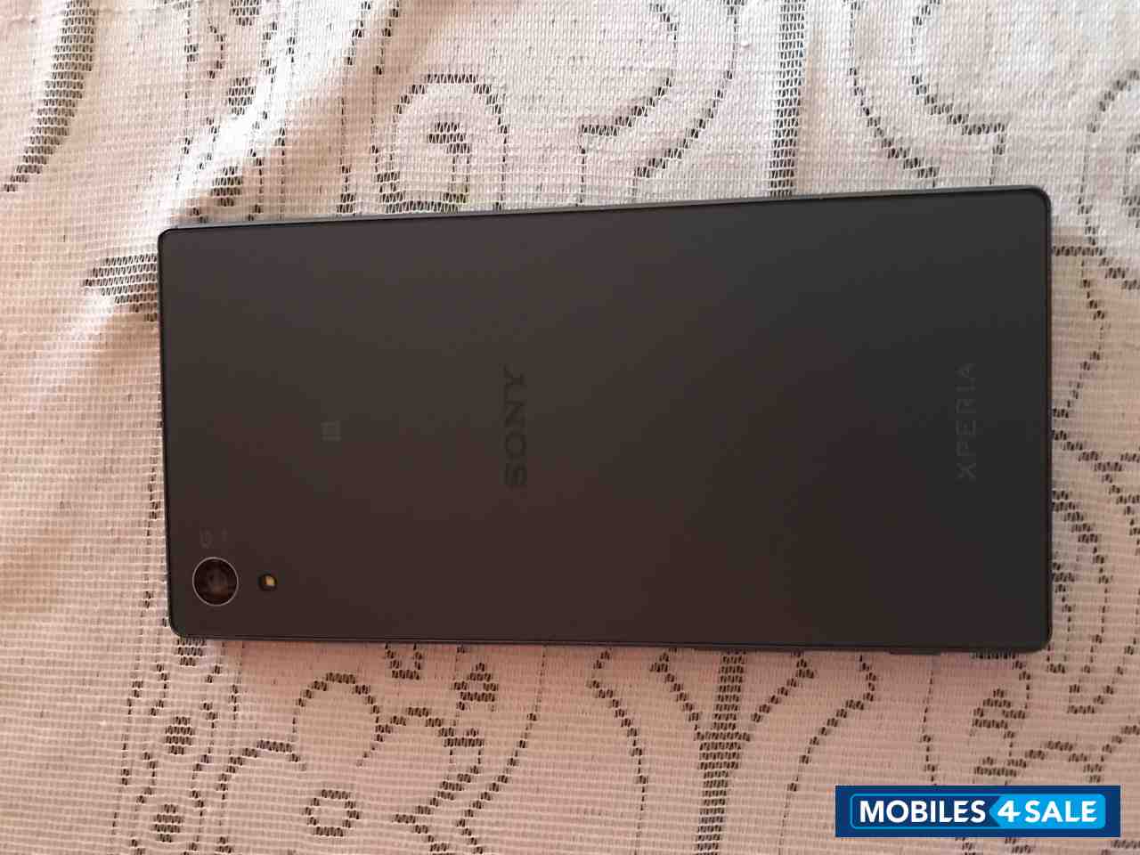 Black Sony Xperia Z5