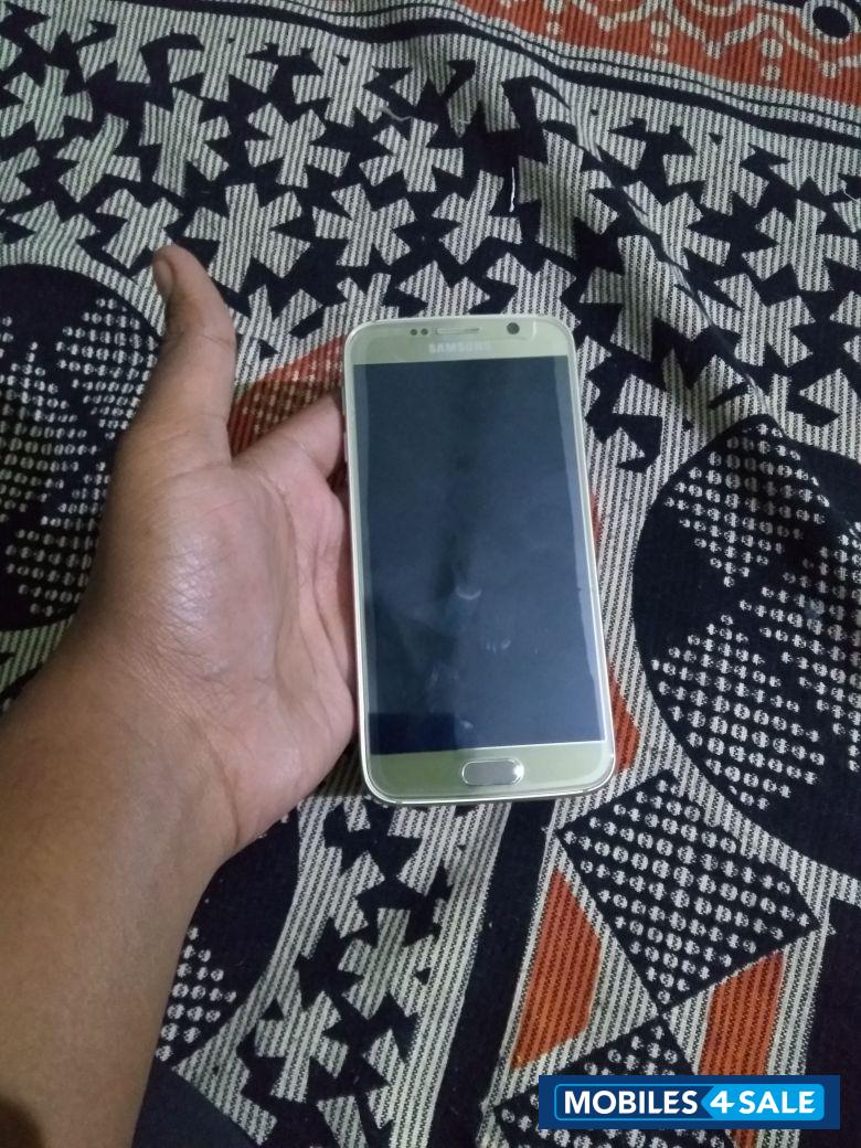 Golden Samsung Galaxy S6