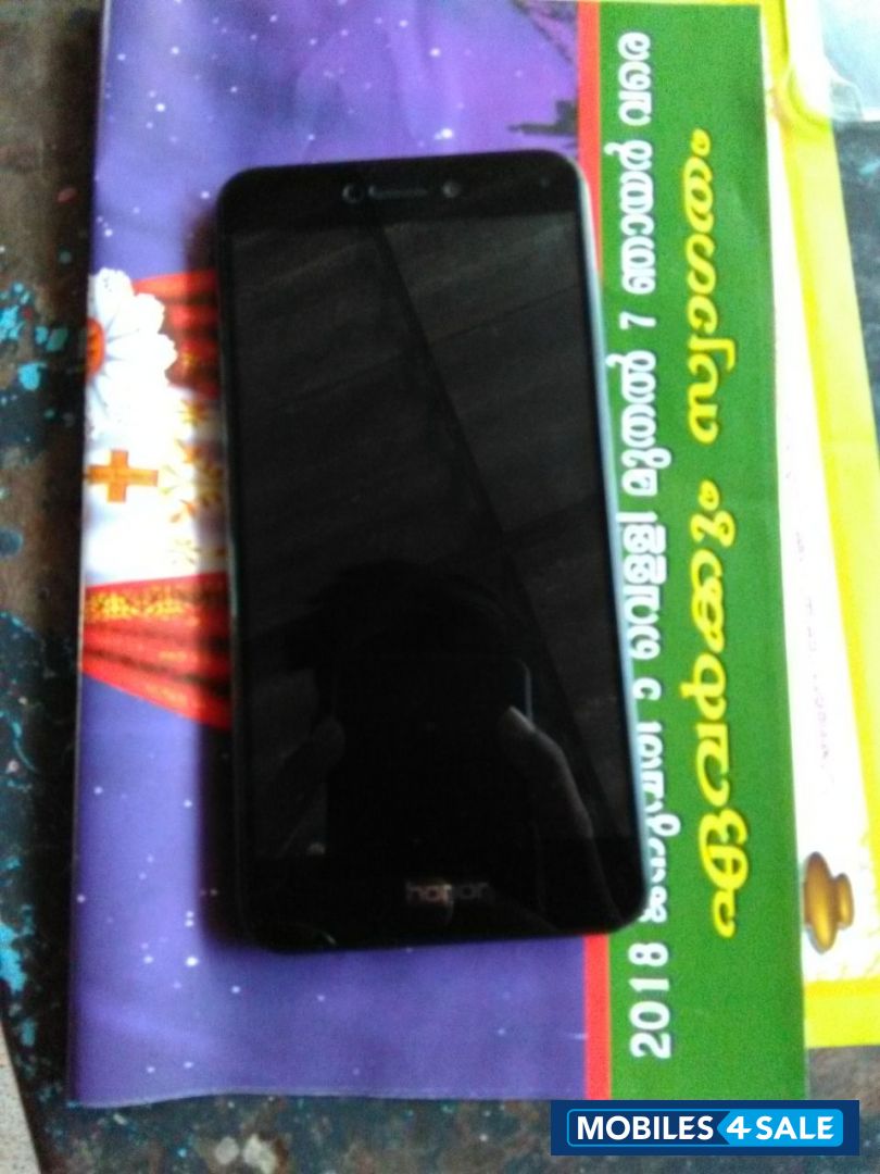 Black Huawei Honor 8 Lite