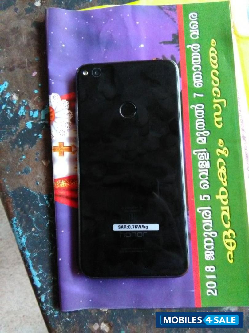 Black Huawei Honor 8 Lite