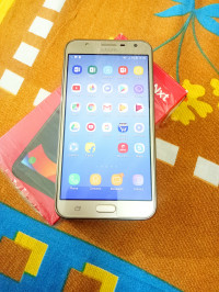 Gold Samsung Galaxy J7 Nxt