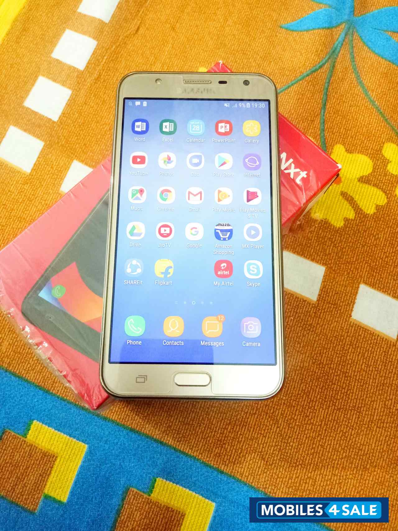 Gold Samsung Galaxy J7 Nxt
