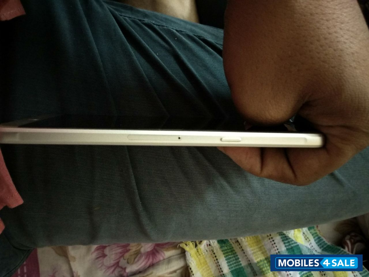 Gold Samsung Galaxy A9 Pro Gold Samsung Galaxy A9 Pro