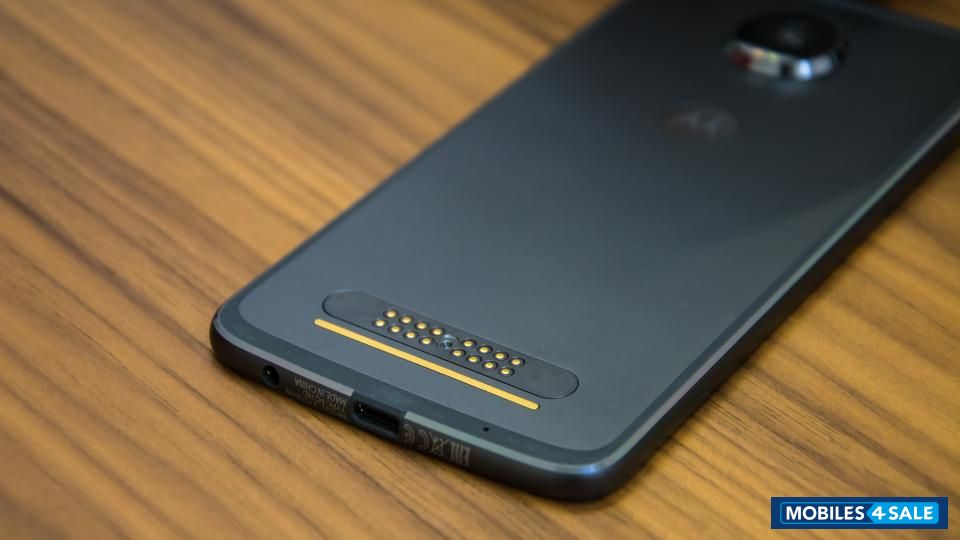 Gray Motorola Moto Z2 Play