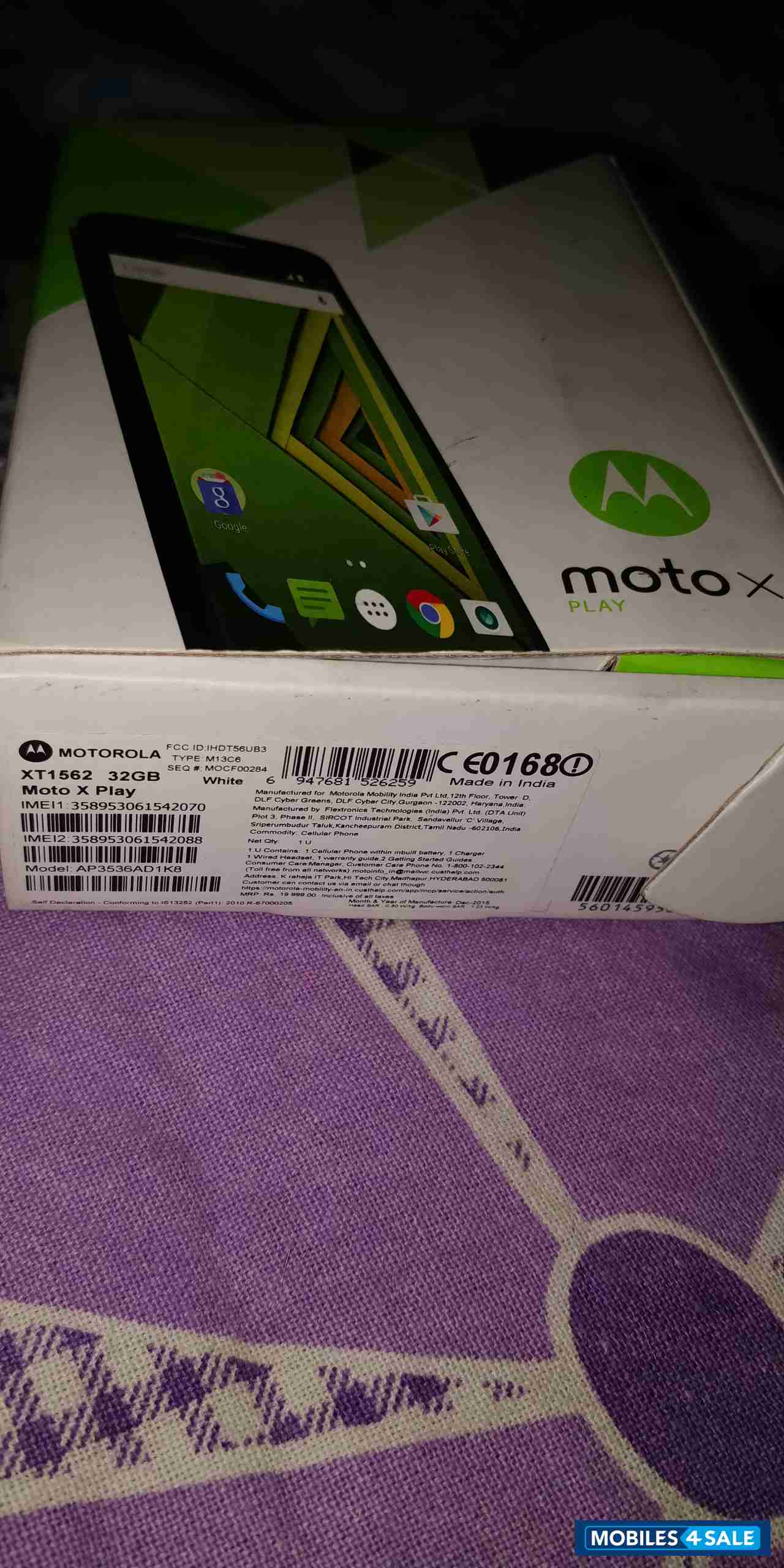 White Motorola MOTO X Play