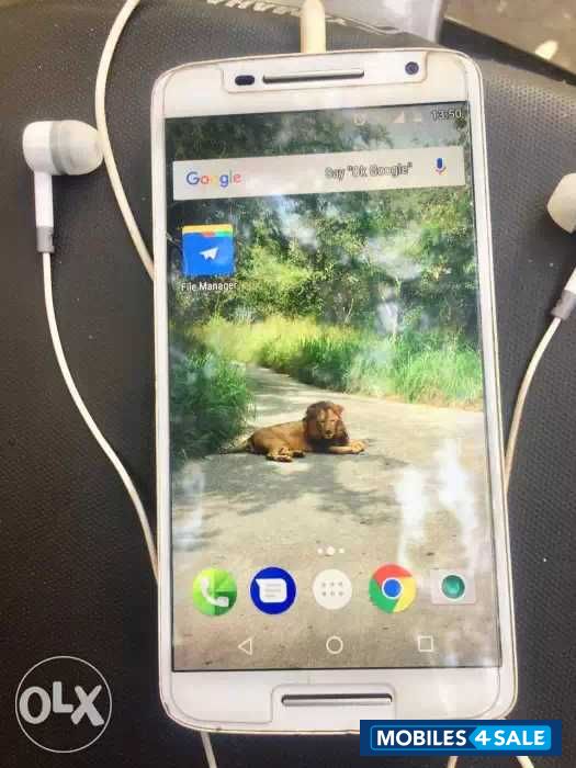 White Motorola MOTO X Play