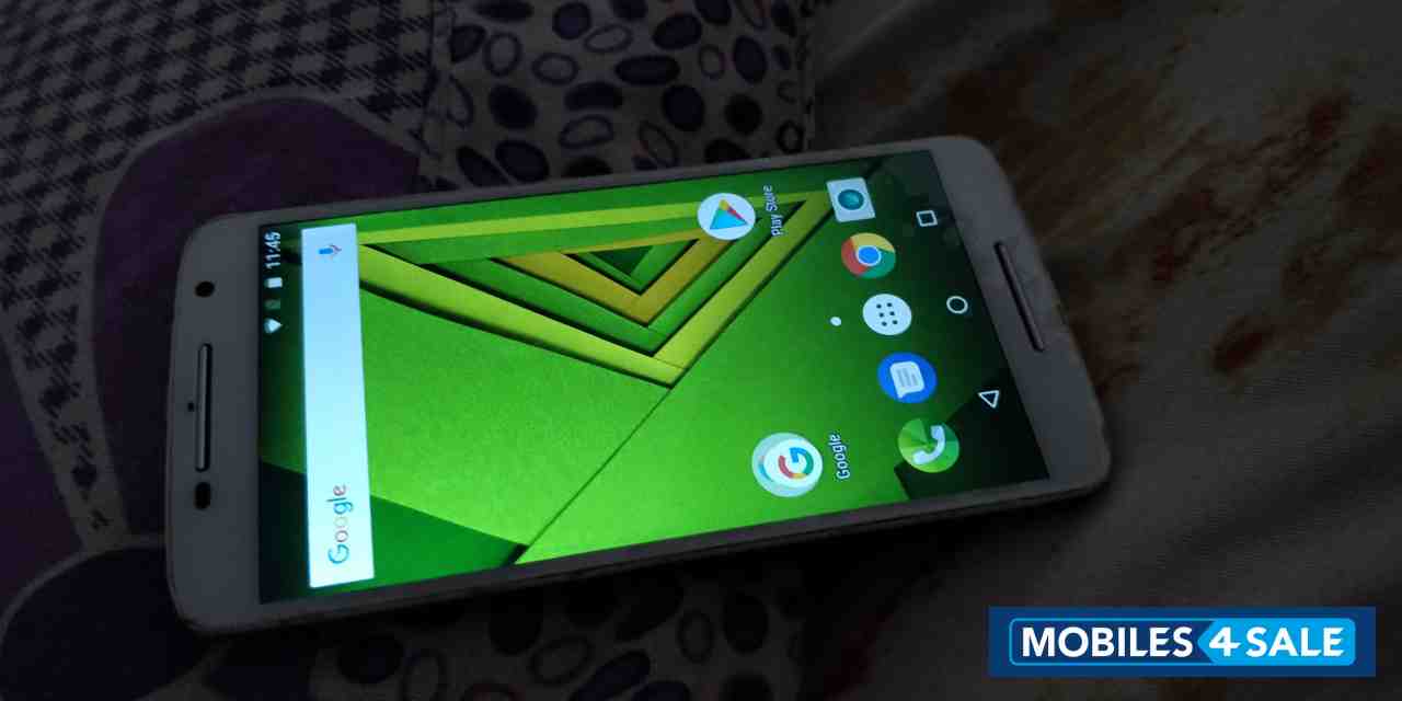 White Motorola MOTO X Play