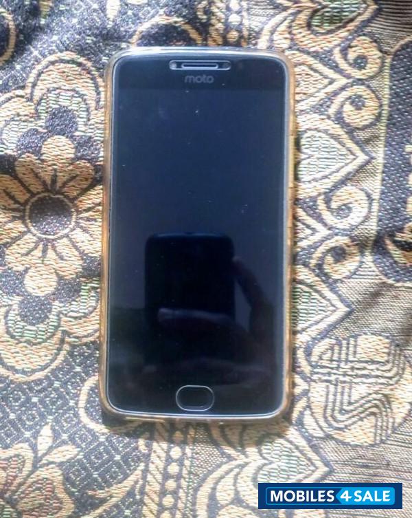 Gray Motorola Moto E4 Plus