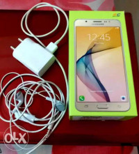 Gold Samsung Galaxy On8