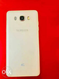 Gold Samsung Galaxy On8