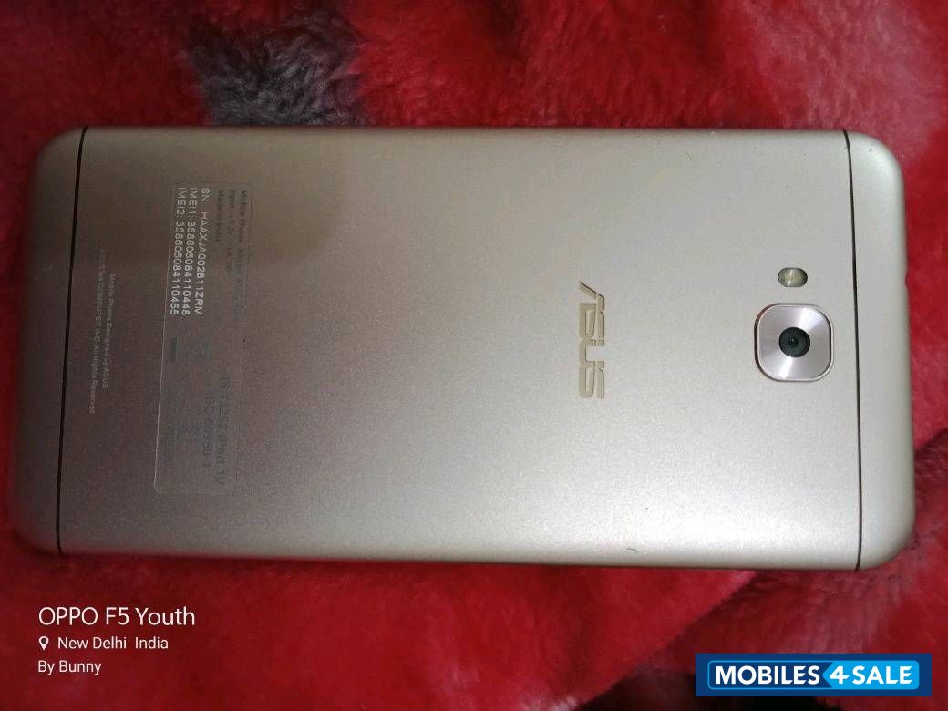 White Golden Asus Zenfone 4 Selfie