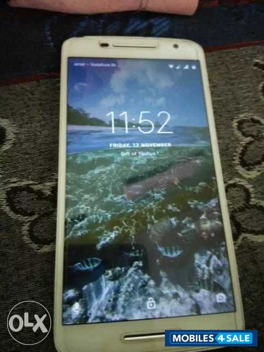 White Motorola MOTO X Play