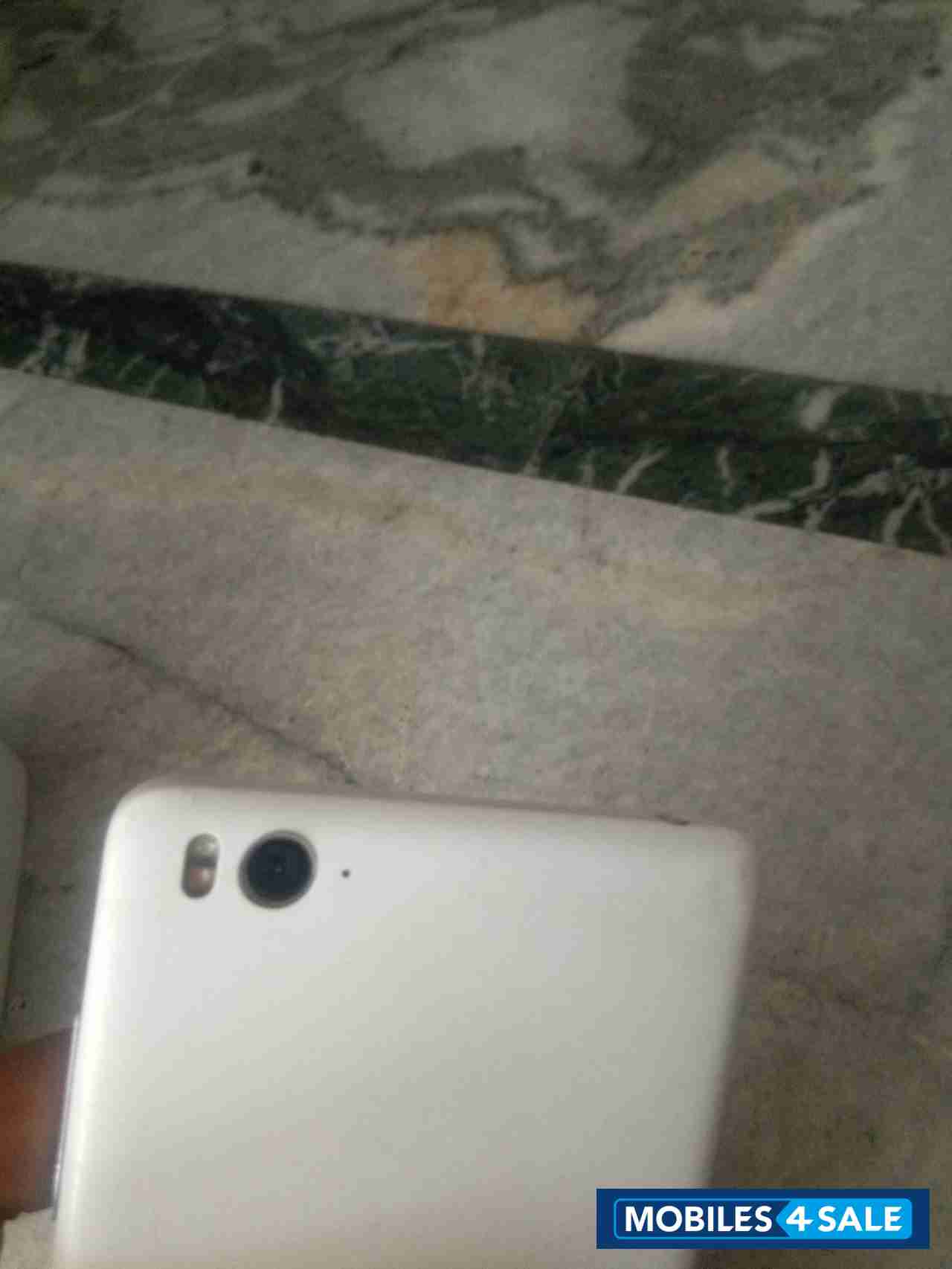 White Xiaomi Mi 4i White Xiaomi Mi 4i