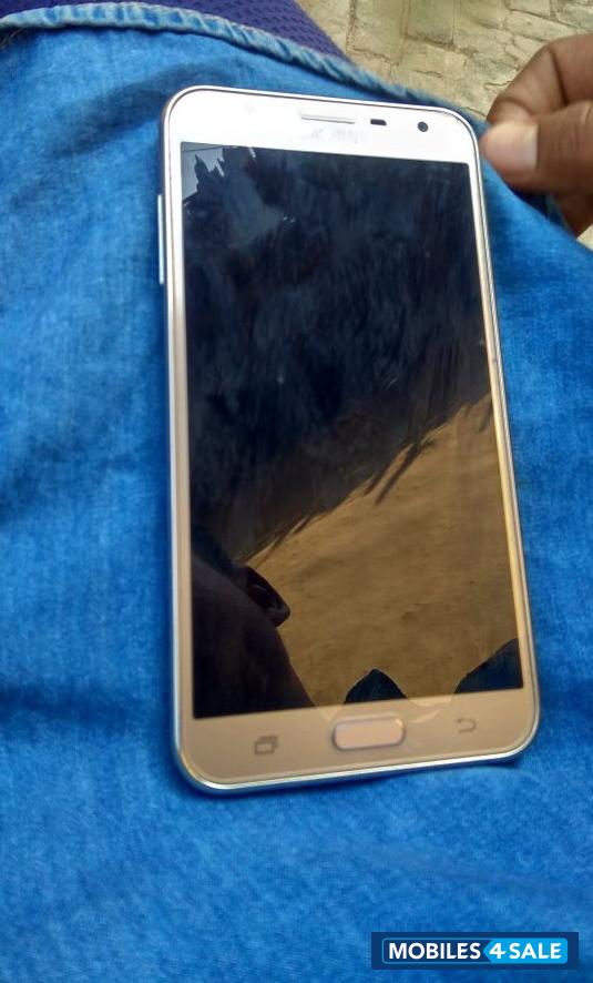 Gold Samsung Galaxy J7 Nxt