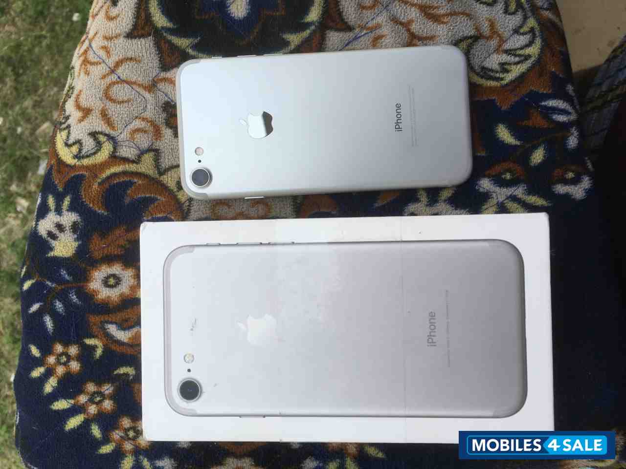 Silver Apple iPhone 7