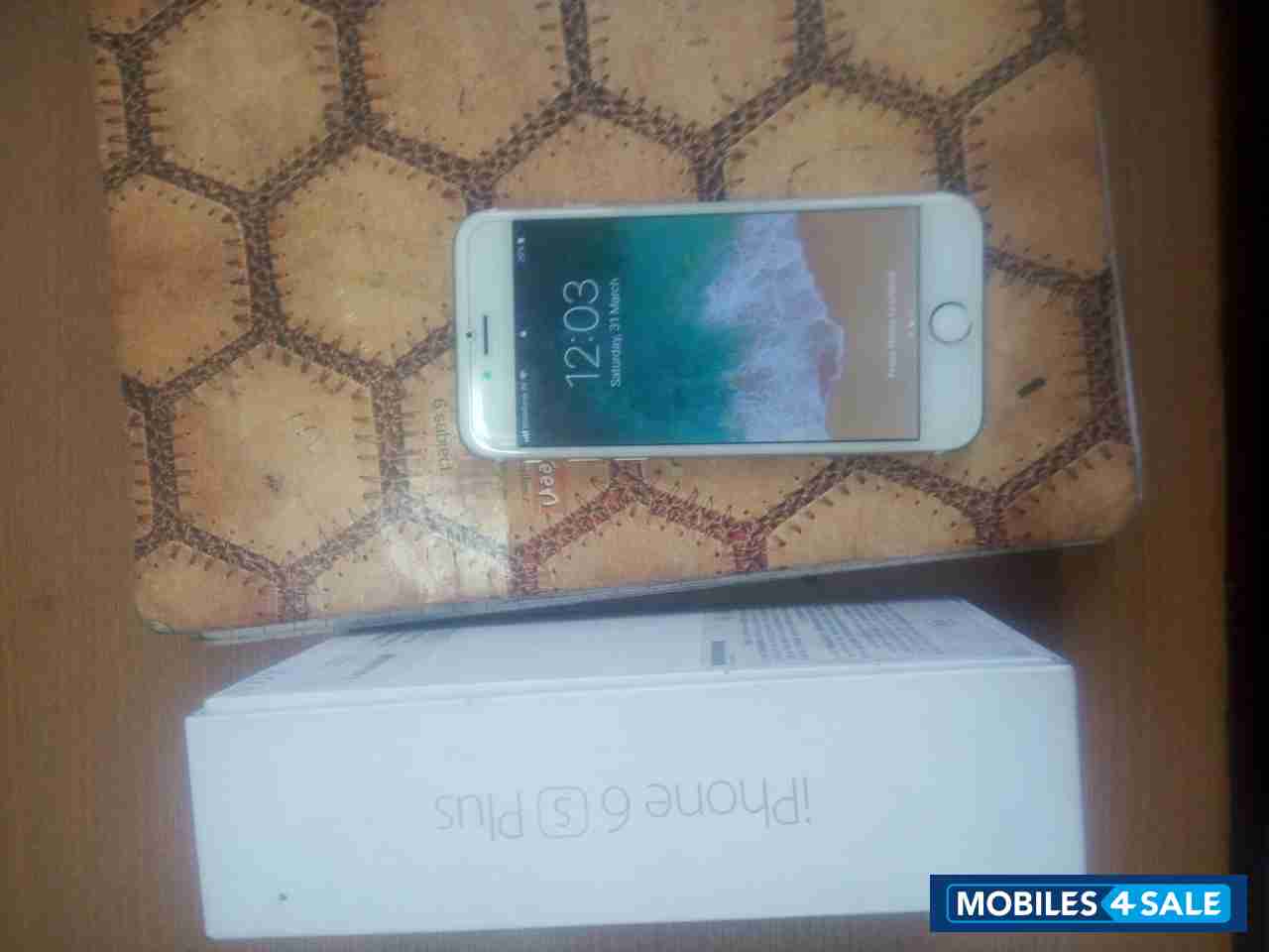 Gold Apple iPhone 6S Plus