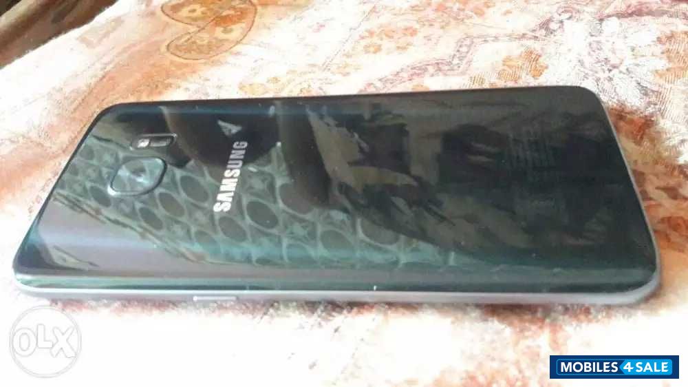 Black Samsung Galaxy S7 Edge