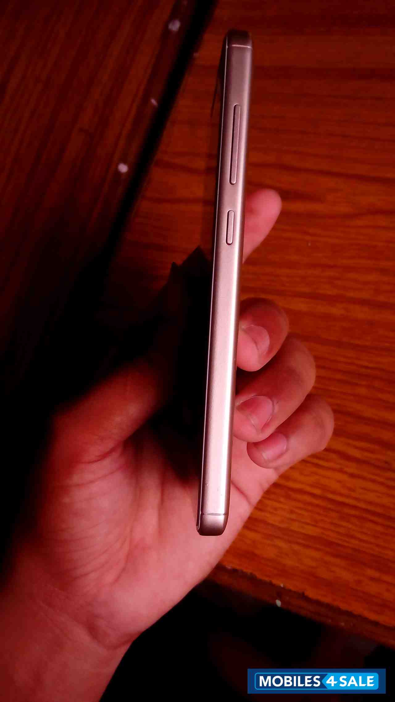 Golden Xiaomi Redmi 4A