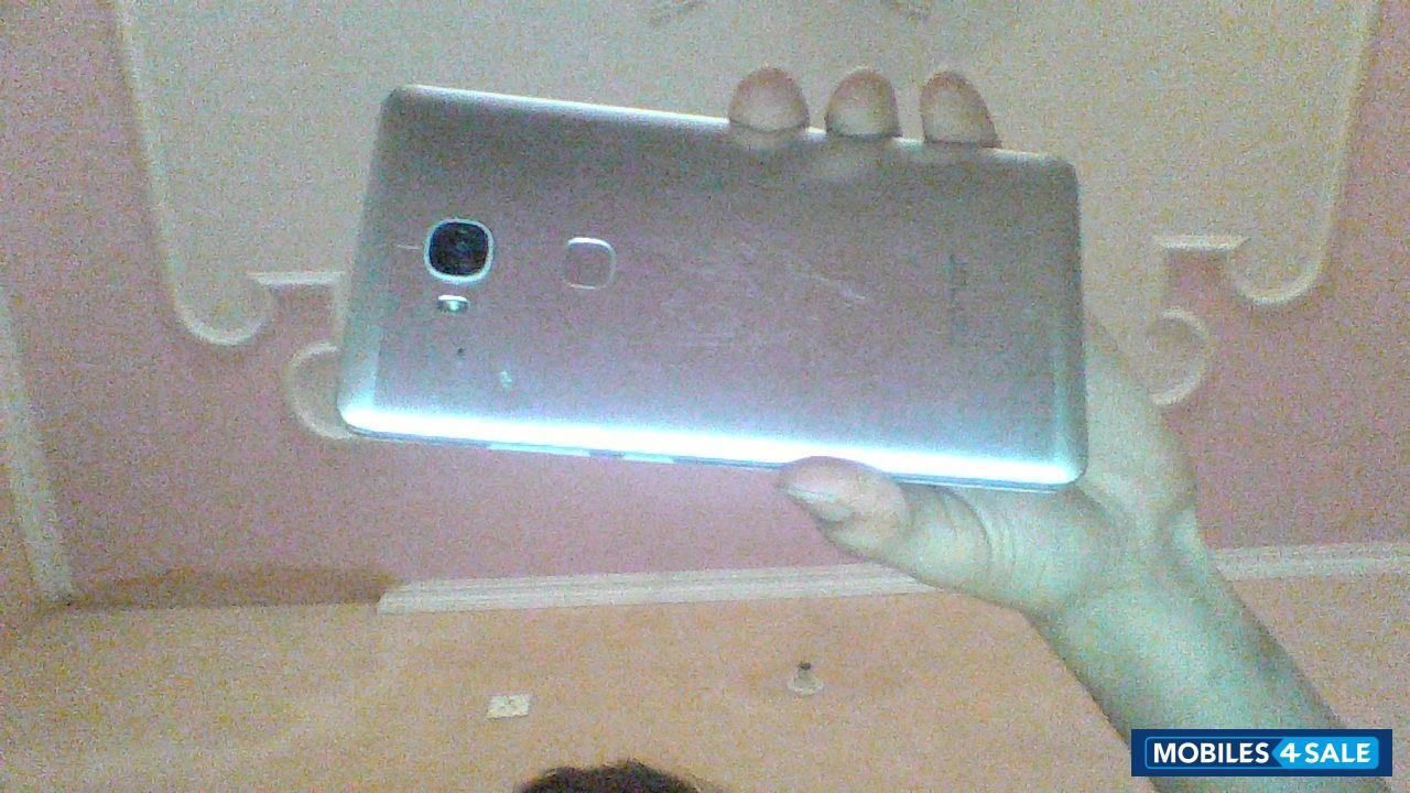 Silver Huawei Honor Play 5X