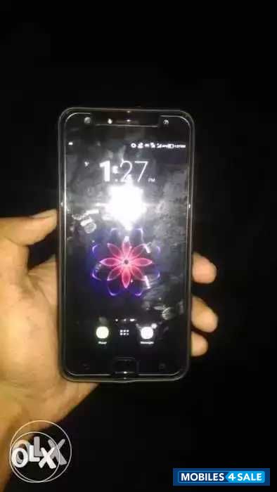 Asus Zenfone 4 selfi