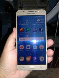 Samsung  J7