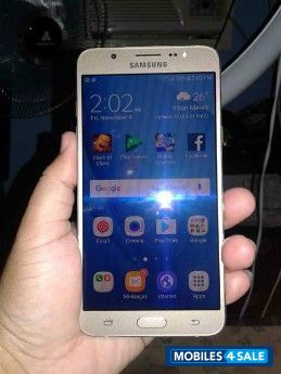 Samsung  J7
