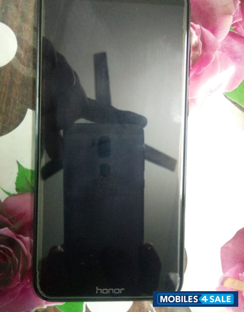 Black Huawei Honor 9 lite