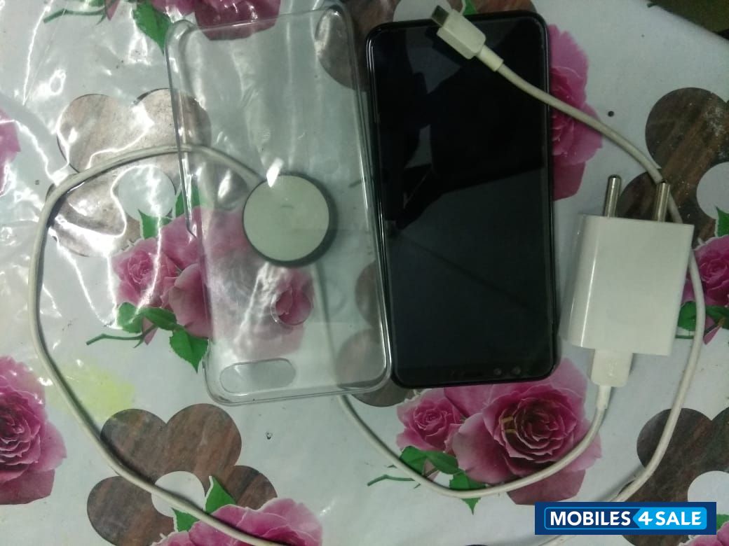 Black Huawei Honor 9 lite