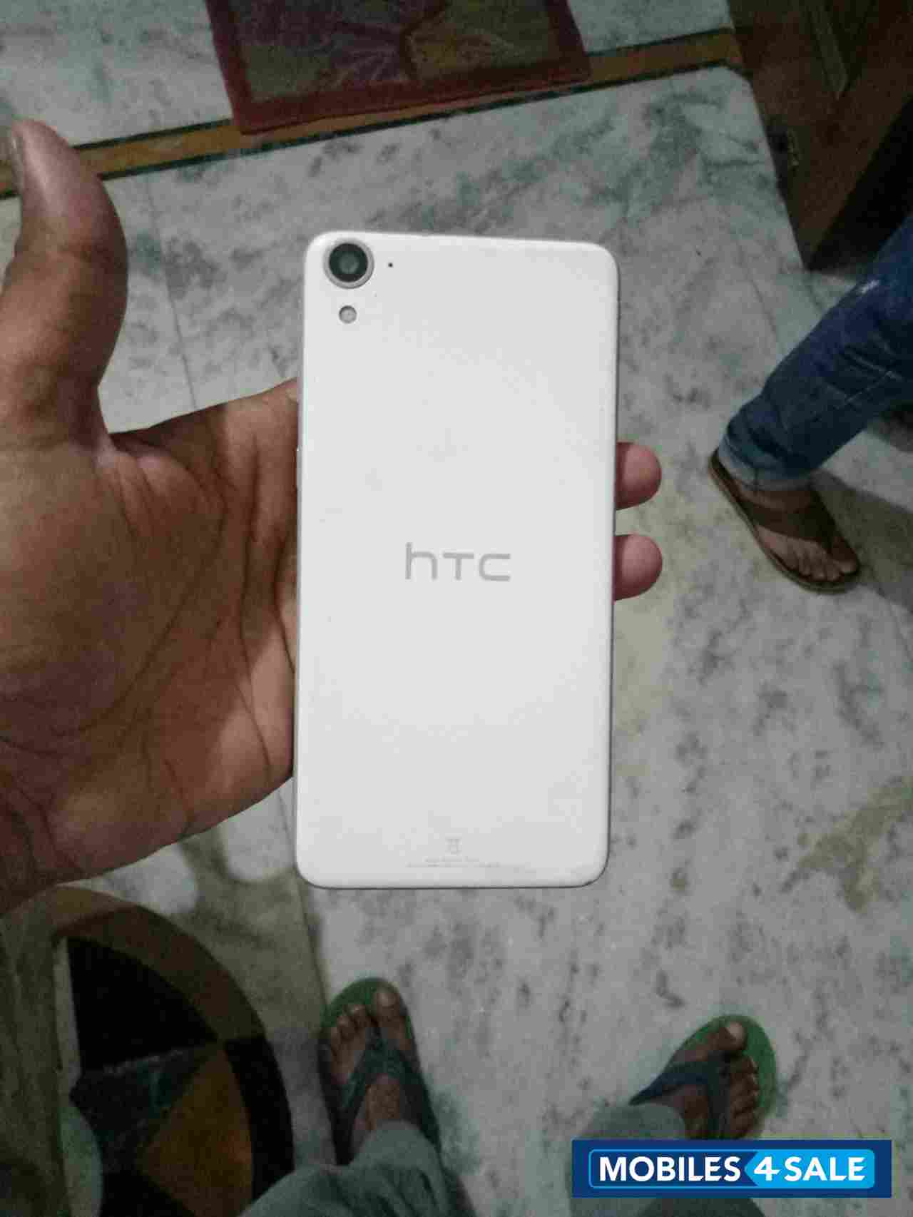 HTC  826