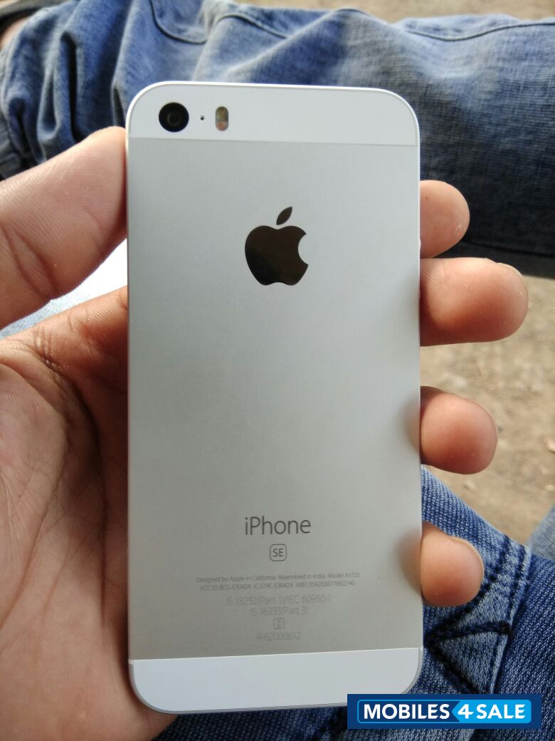 Silver Apple iPhone SE