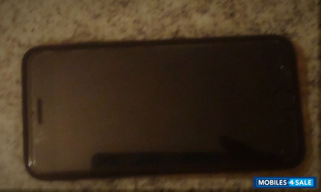 Jet Black Apple  7 32GB