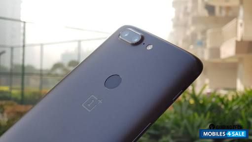 Black OnePlus  5T