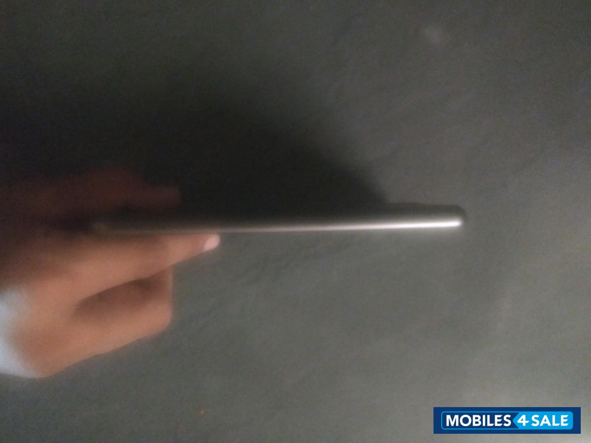 Black Motorola  G4 plus