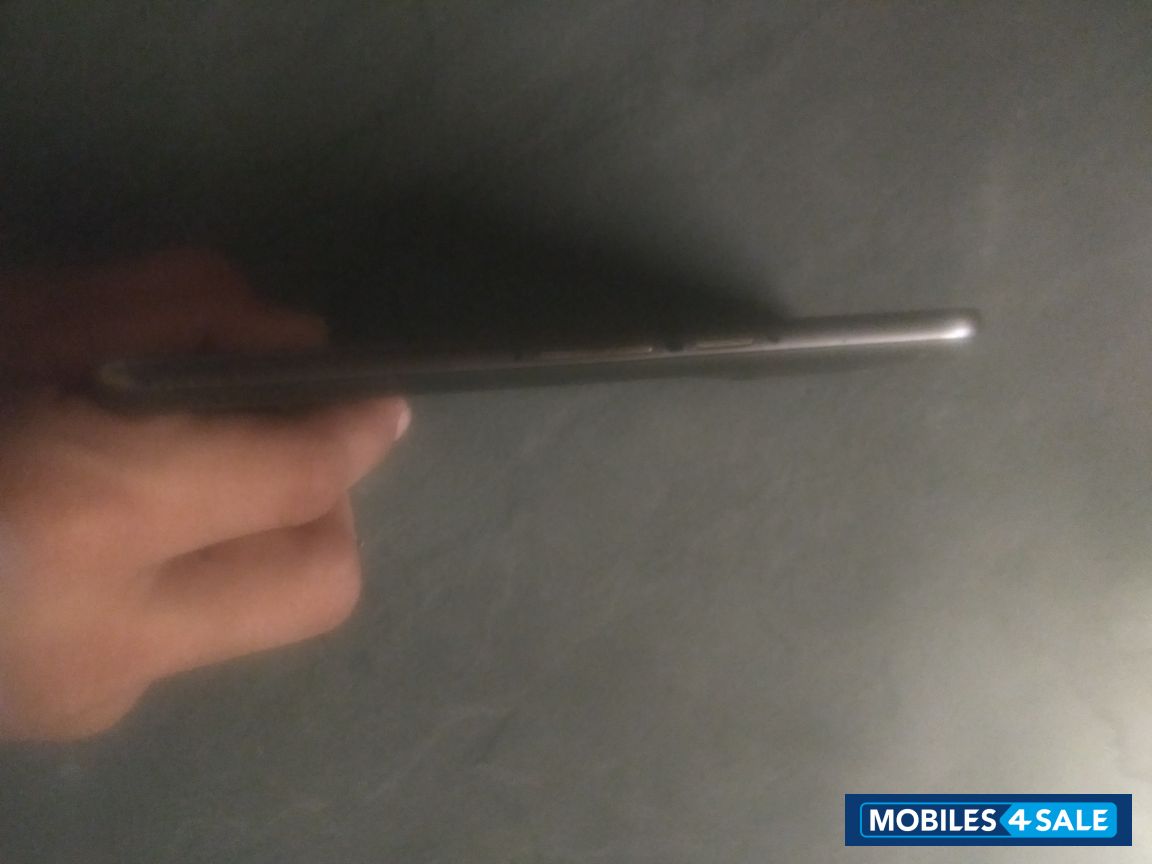 Black Motorola  G4 plus