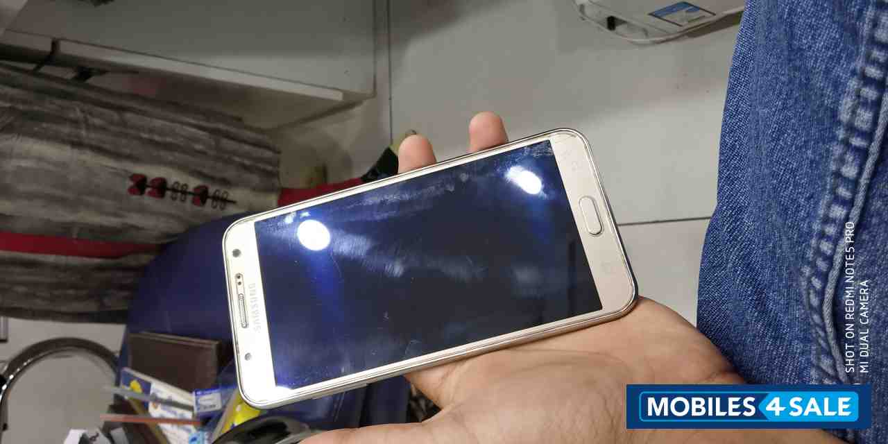 Samsung  Galaxy J-7