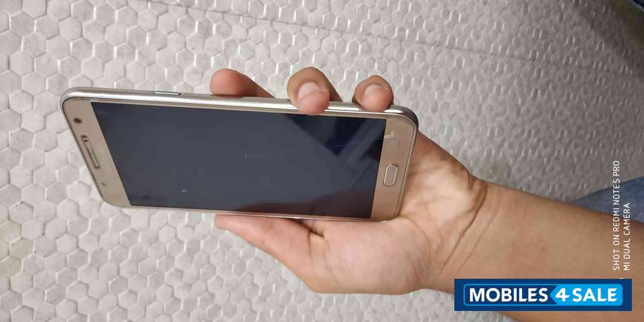 Samsung  Galaxy J-7