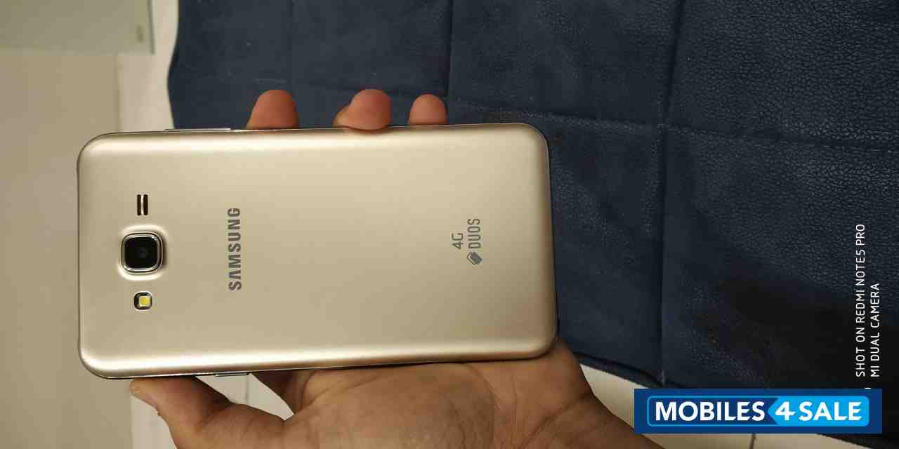 Samsung  Galaxy J-7