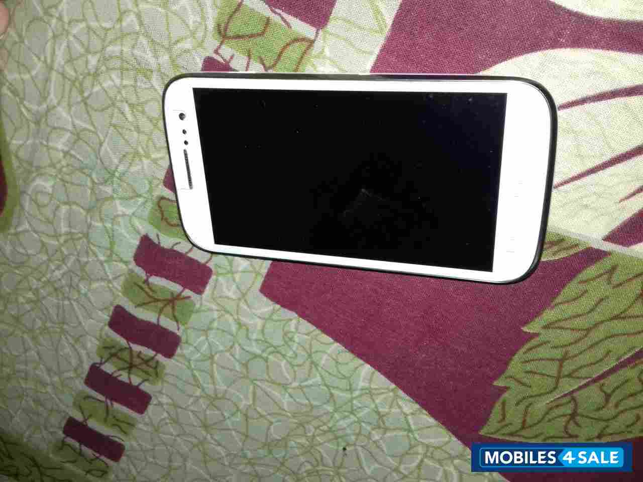 White Micromax  Canvas Hd 2116