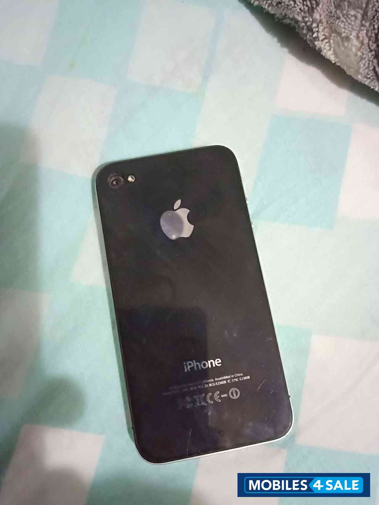 Black Apple  Iphone 4