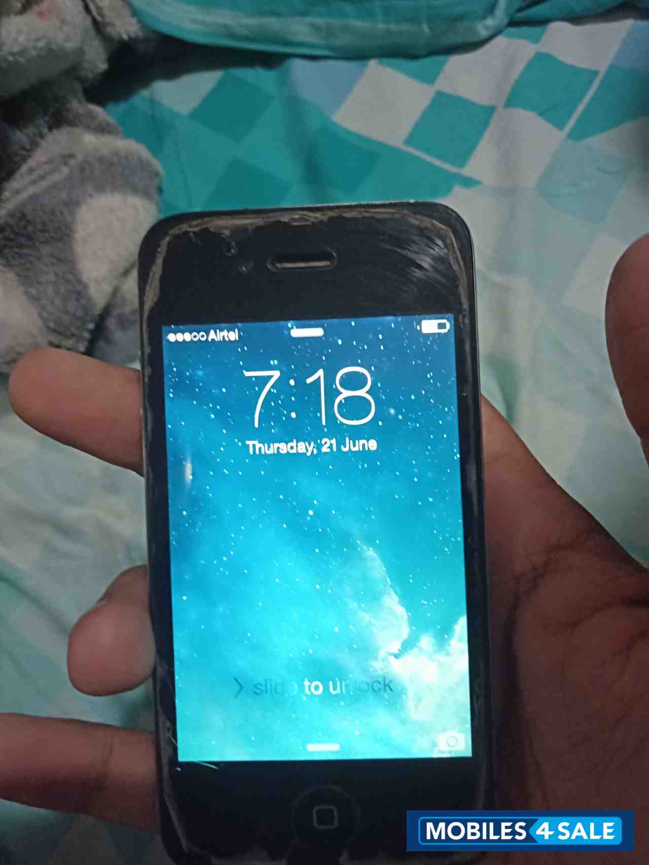 Black Apple  Iphone 4