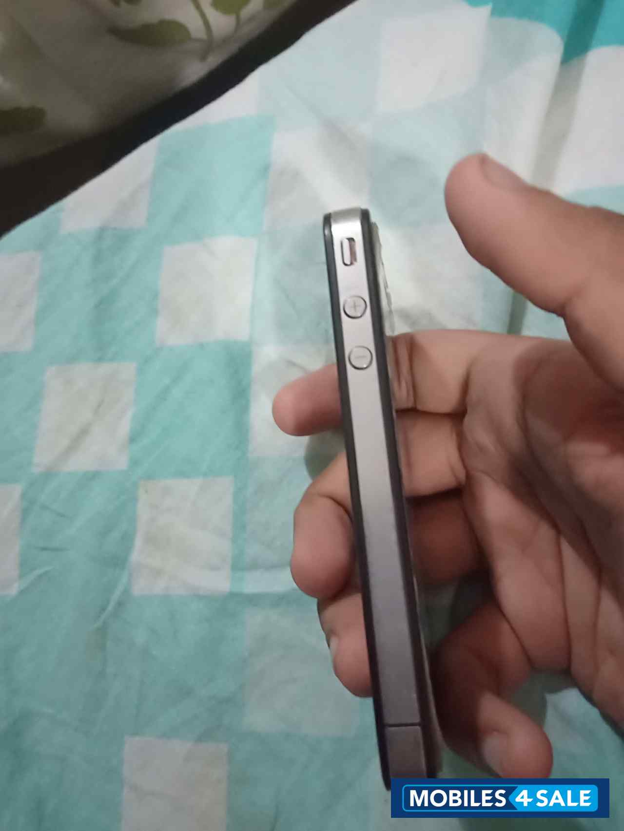 Black Apple  Iphone 4