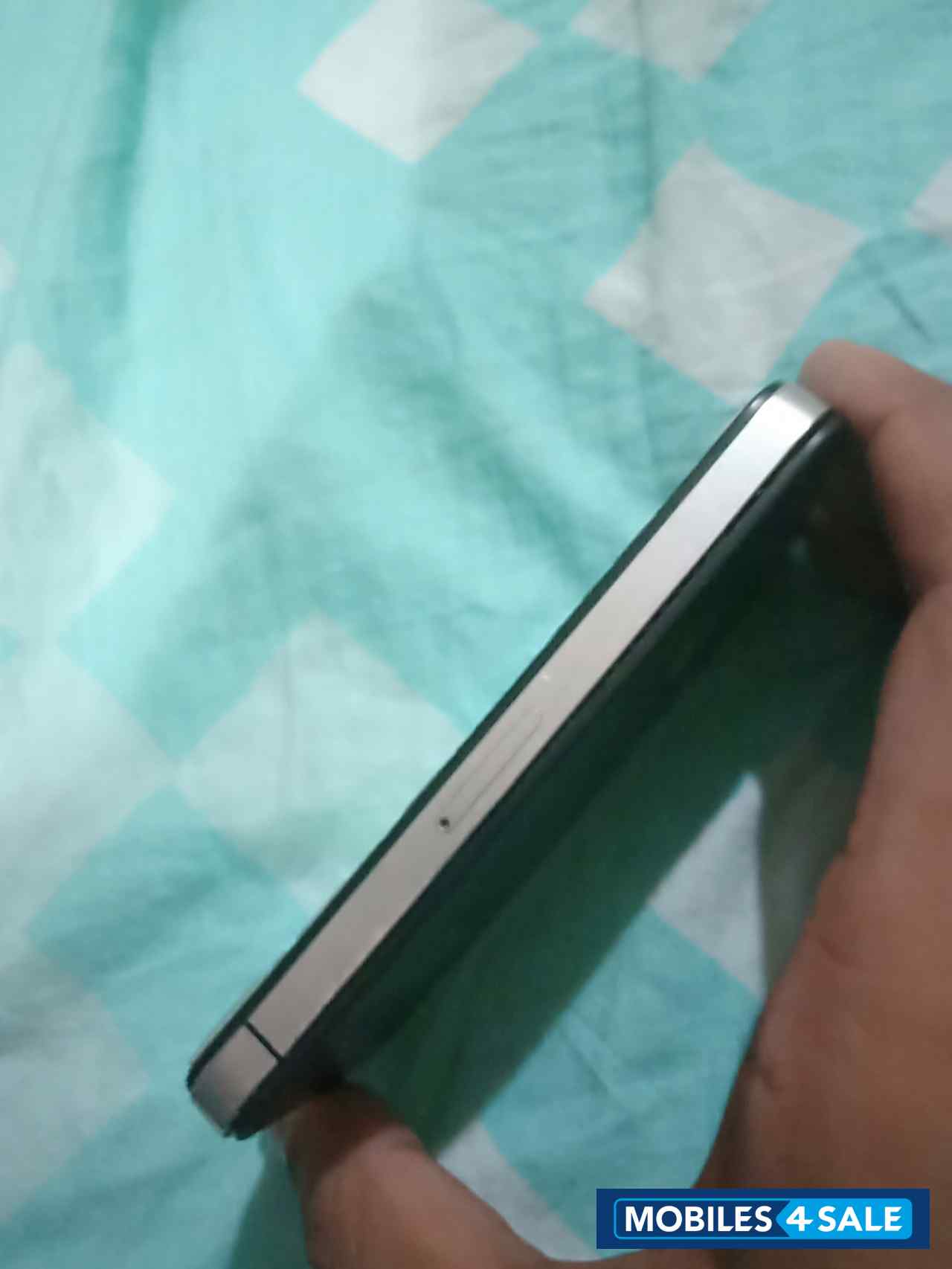 Black Apple  Iphone 4