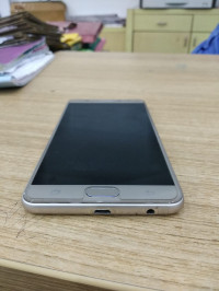 Samsung  Samsung galaxy j7 max