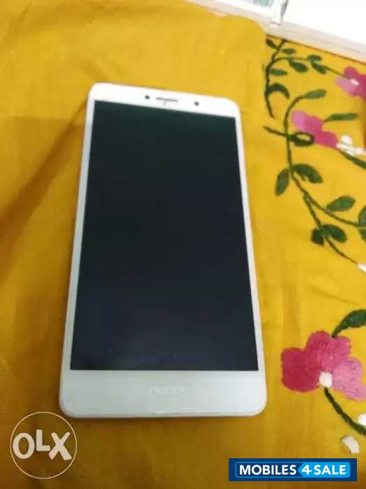 White Huawei Honor 6X