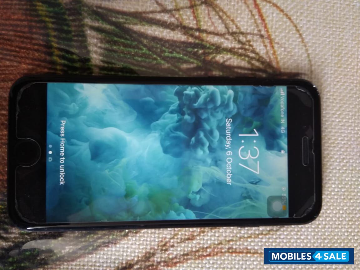 Jet Black Apple I phone 7 32 gb