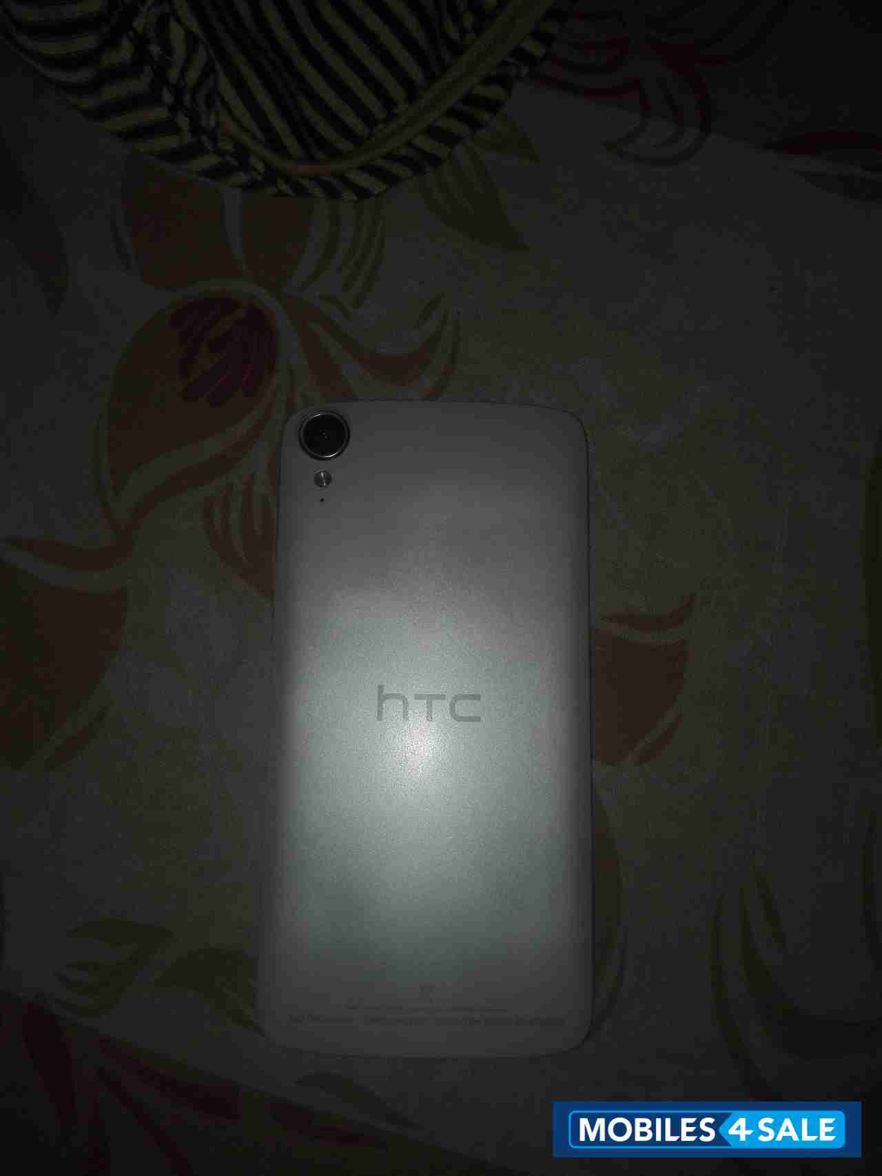 White HTC  Desire 828