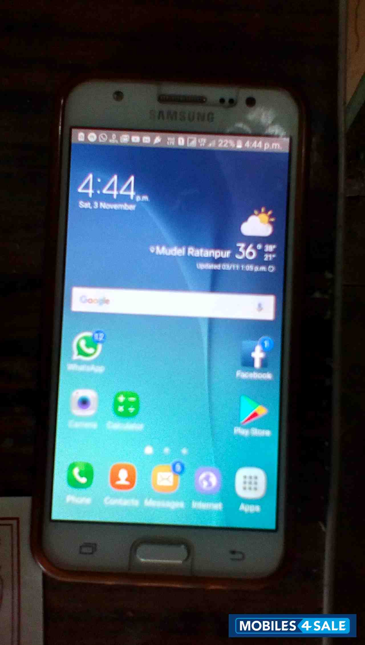 White Samsung  Samsung galaxy j5