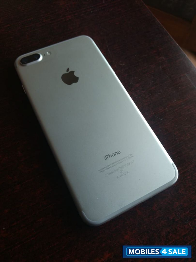 Silver(back), White (front) Apple iPhone 7 Plus